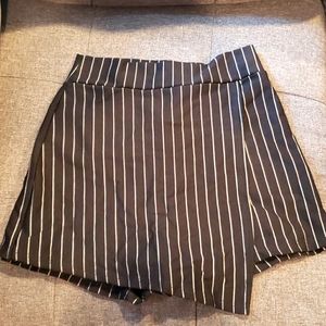 Pinstripe skort